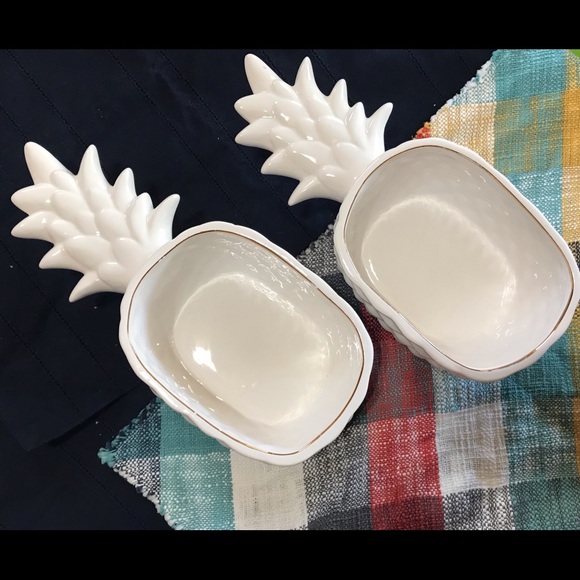 Pineapple Serving Bowls. Set of 2. White & Gold. - Picture 2 of 3